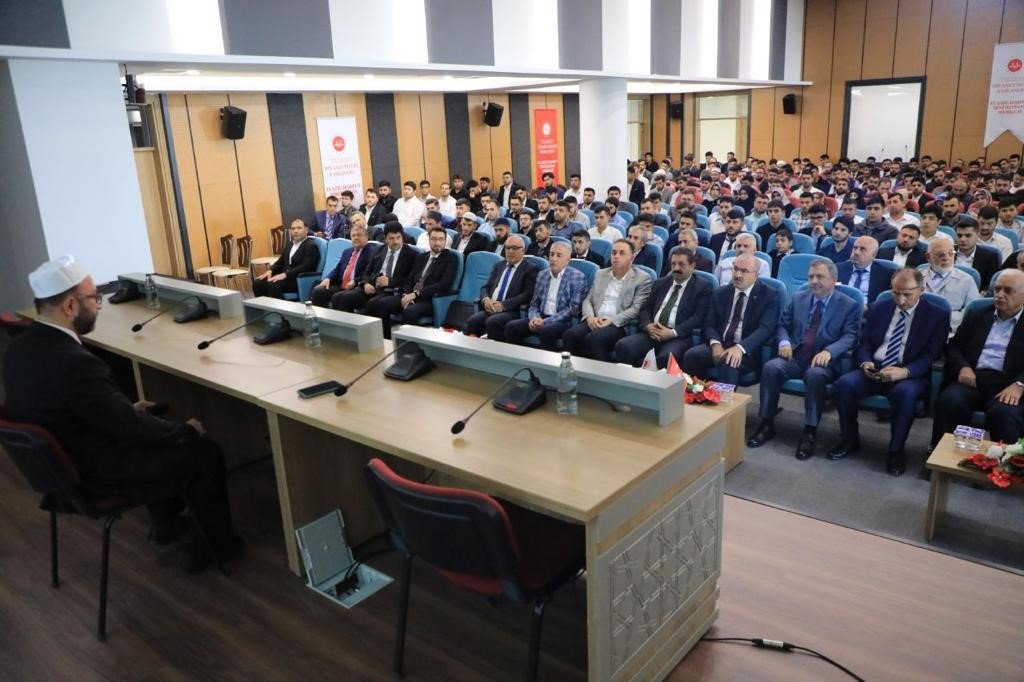 Elazığ’da din görevlilerinin meslek eğitimi başladı