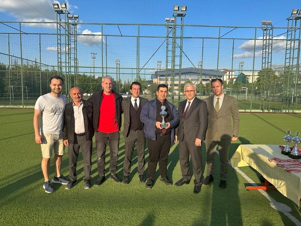 ESOGÜ Birimler Arası Personel Futbol Turnuvası’nda kupa sahibini buldu