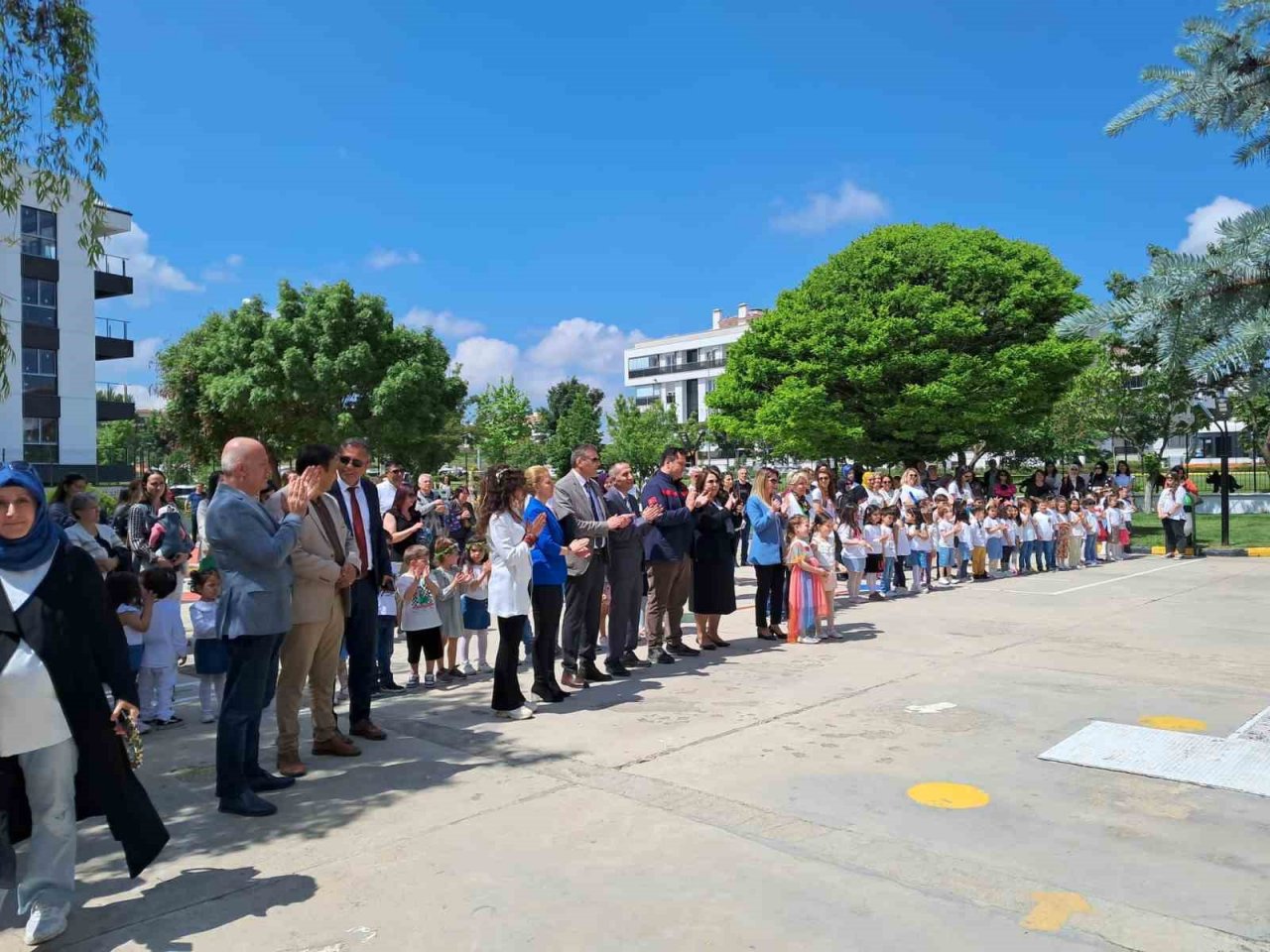 Minik ellerin hazırladığı ürünler kitapla takas yapıldı