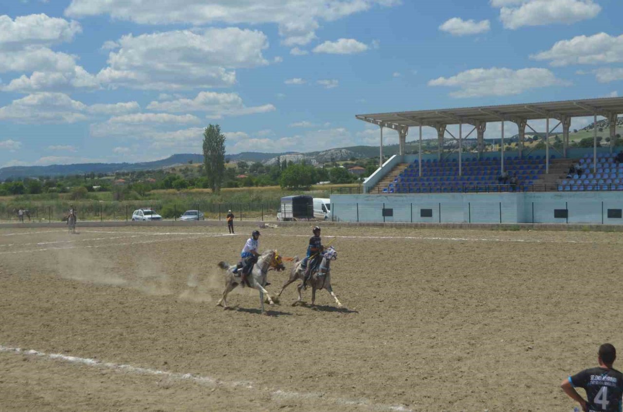 Atlı cirit heyecanı Selendi’de başladı