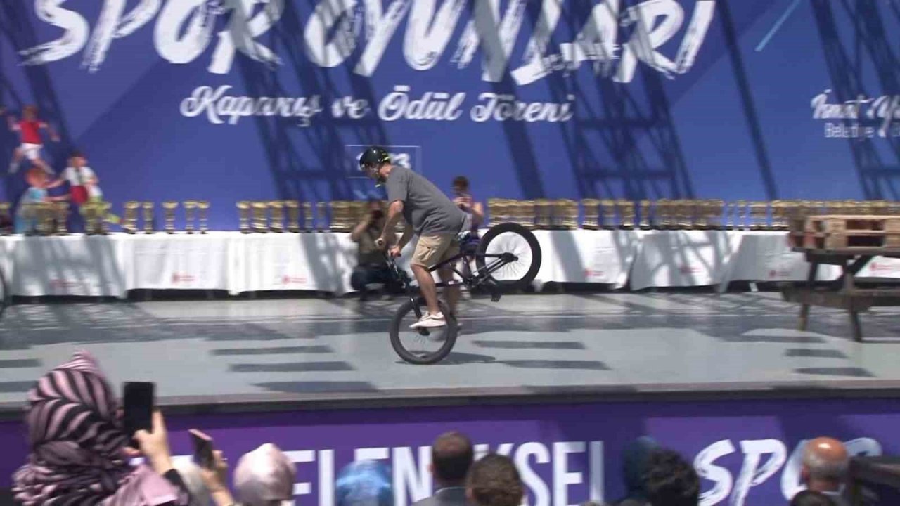 15. Geleneksel Ümraniye Spor Oyunları’nda ödüller sahiplerini buldu