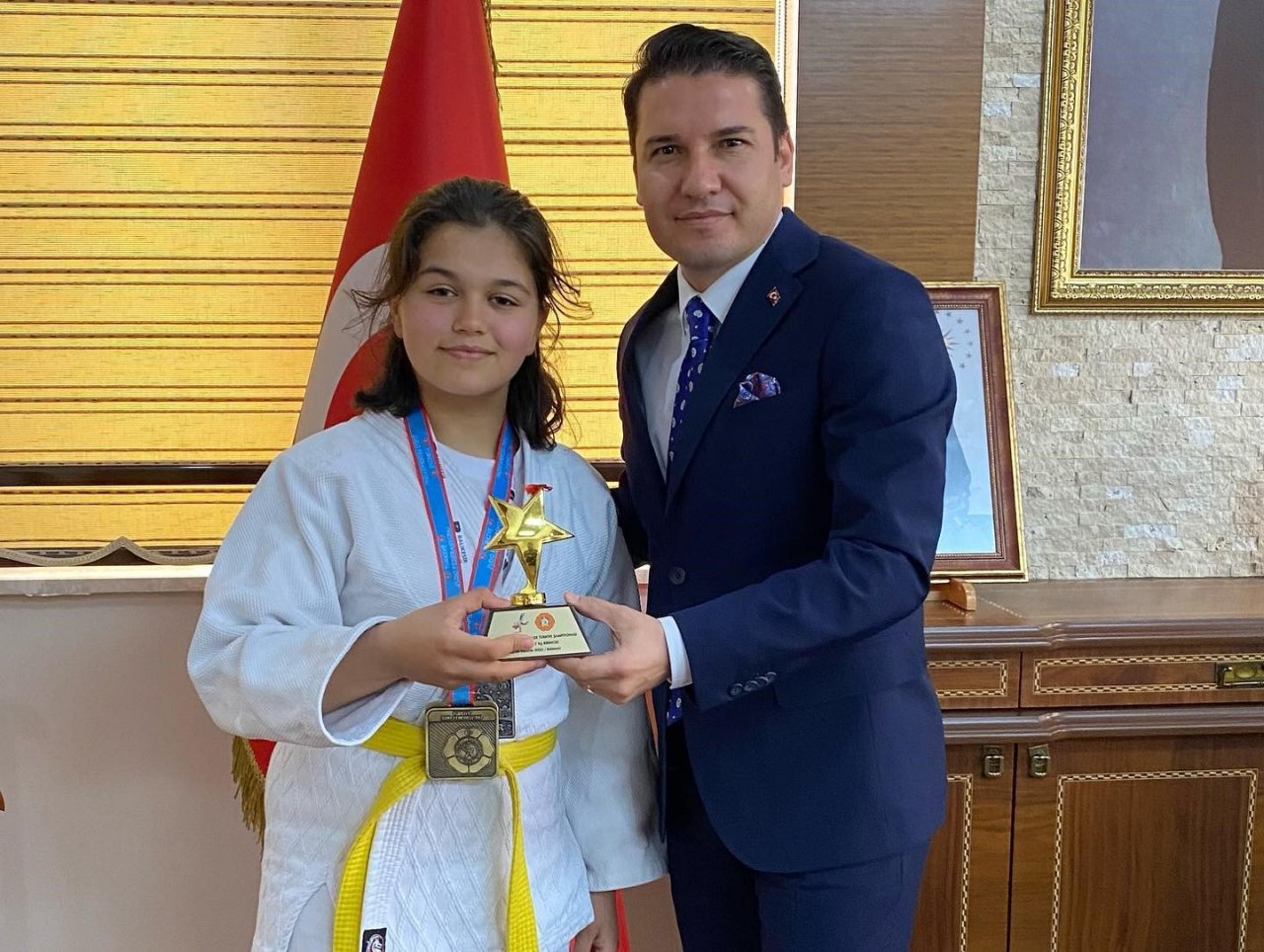 Genç sporcu ödüllendirildi