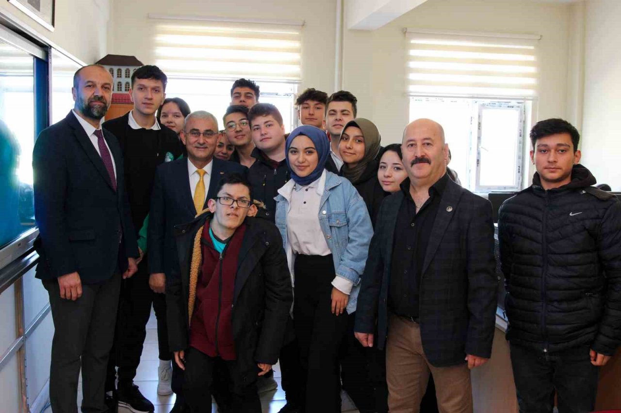 Gençlere tecrübelerini anlattı