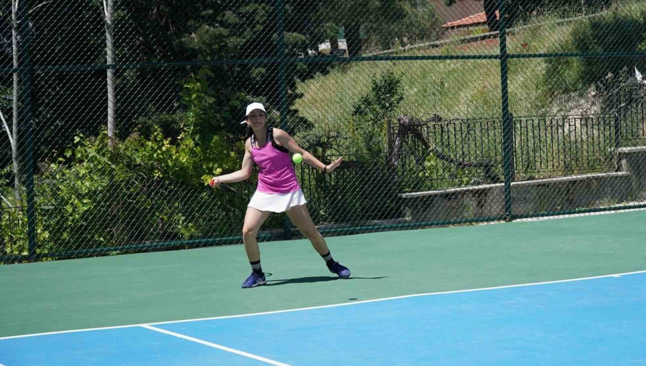 Okul Sporları Yıldızlar Tenis Türkiye Şampiyonası Demirci’de başladı