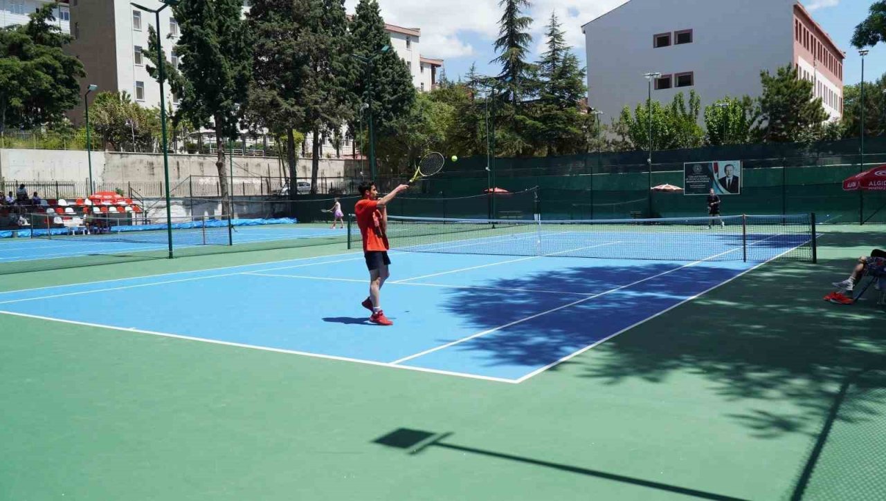 Okul Sporları Yıldızlar Tenis Türkiye Şampiyonası Demirci’de başladı