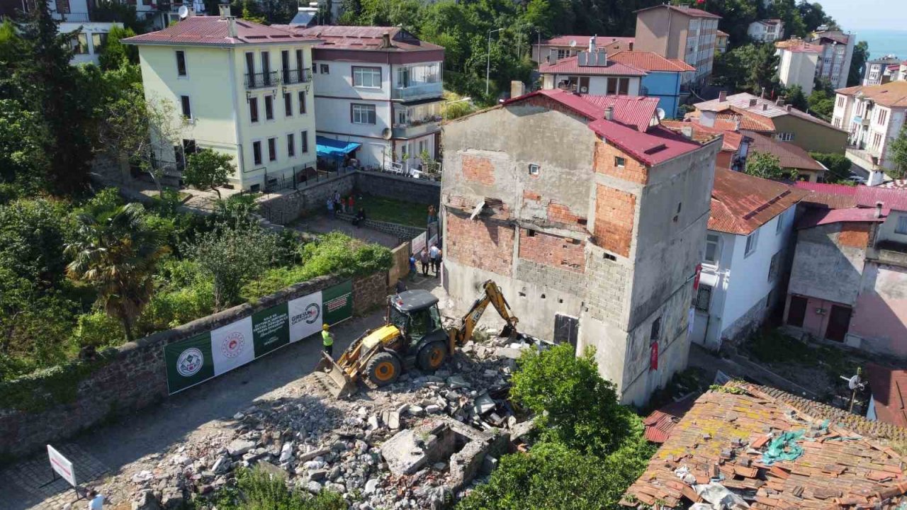 Giresun’da Rumlar ile Türklerin yıllarca yaşadığı tarihi evlerde kentsel dönüşüm başladı
