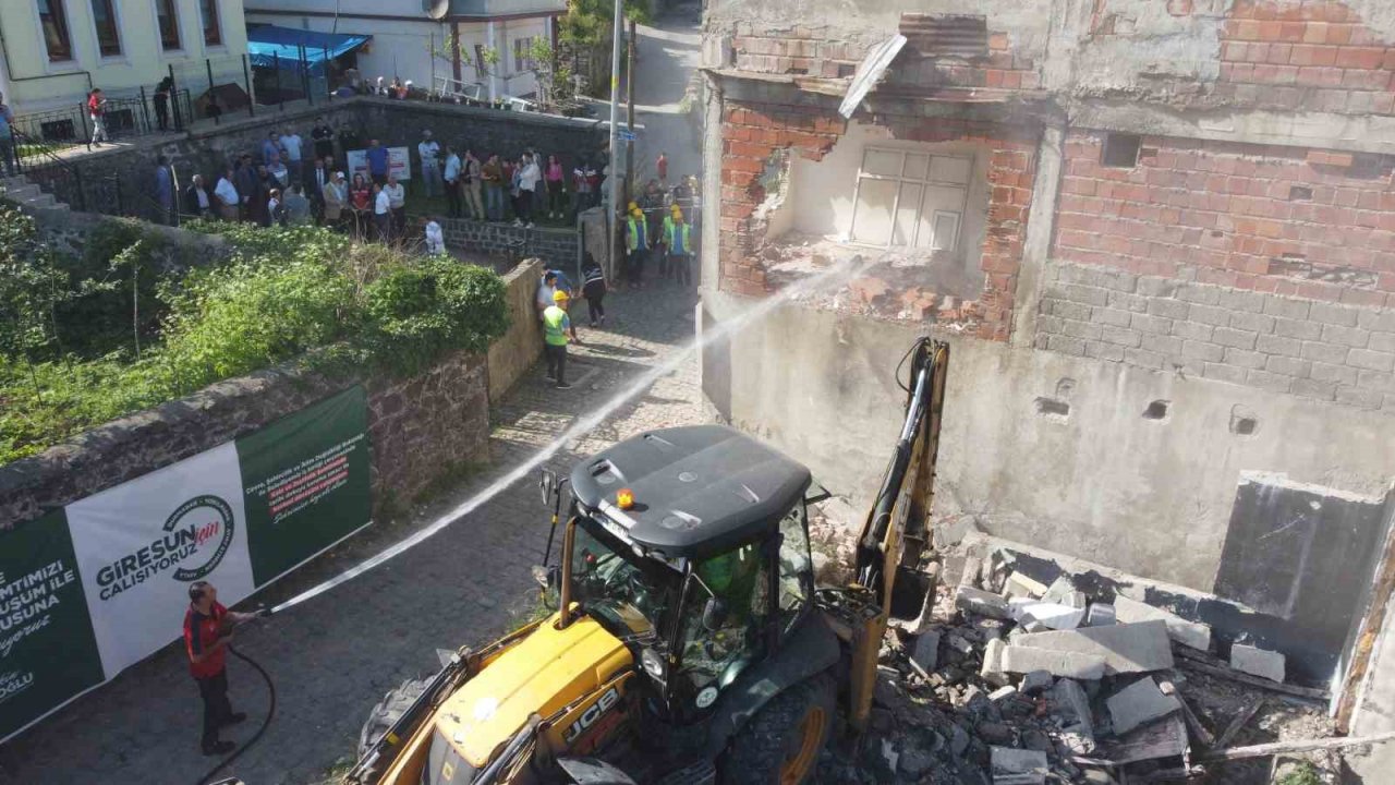 Giresun’da Rumlar ile Türklerin yıllarca yaşadığı tarihi evlerde kentsel dönüşüm başladı