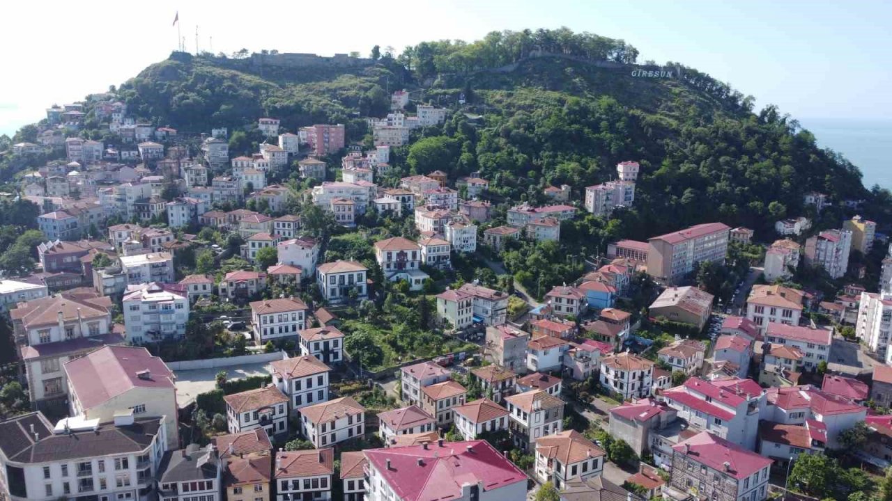 Giresun’da Rumlar ile Türklerin yıllarca yaşadığı tarihi evlerde kentsel dönüşüm başladı