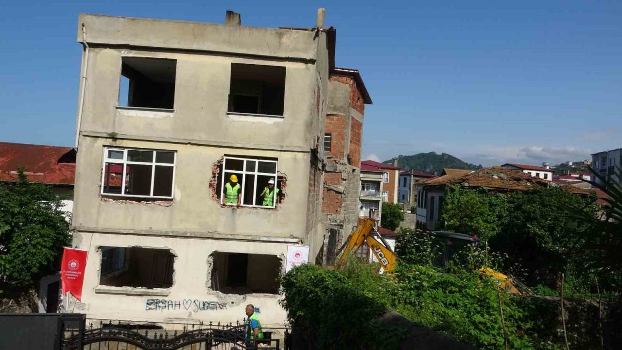 Giresun’da Rumlar ile Türklerin yıllarca yaşadığı tarihi evlerde kentsel dönüşüm başladı