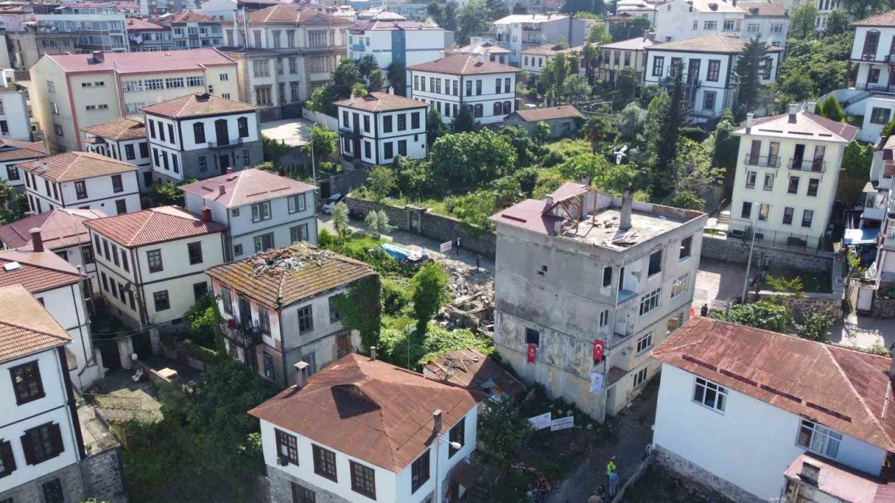 Giresun’da Rumlar ile Türklerin yıllarca yaşadığı tarihi evlerde kentsel dönüşüm başladı