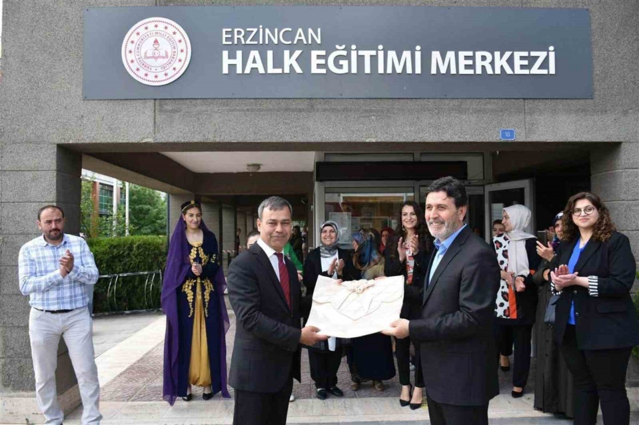 Hayat Boyu Öğrenme Haftası etkinlikleri dahilinde sergi açıldı