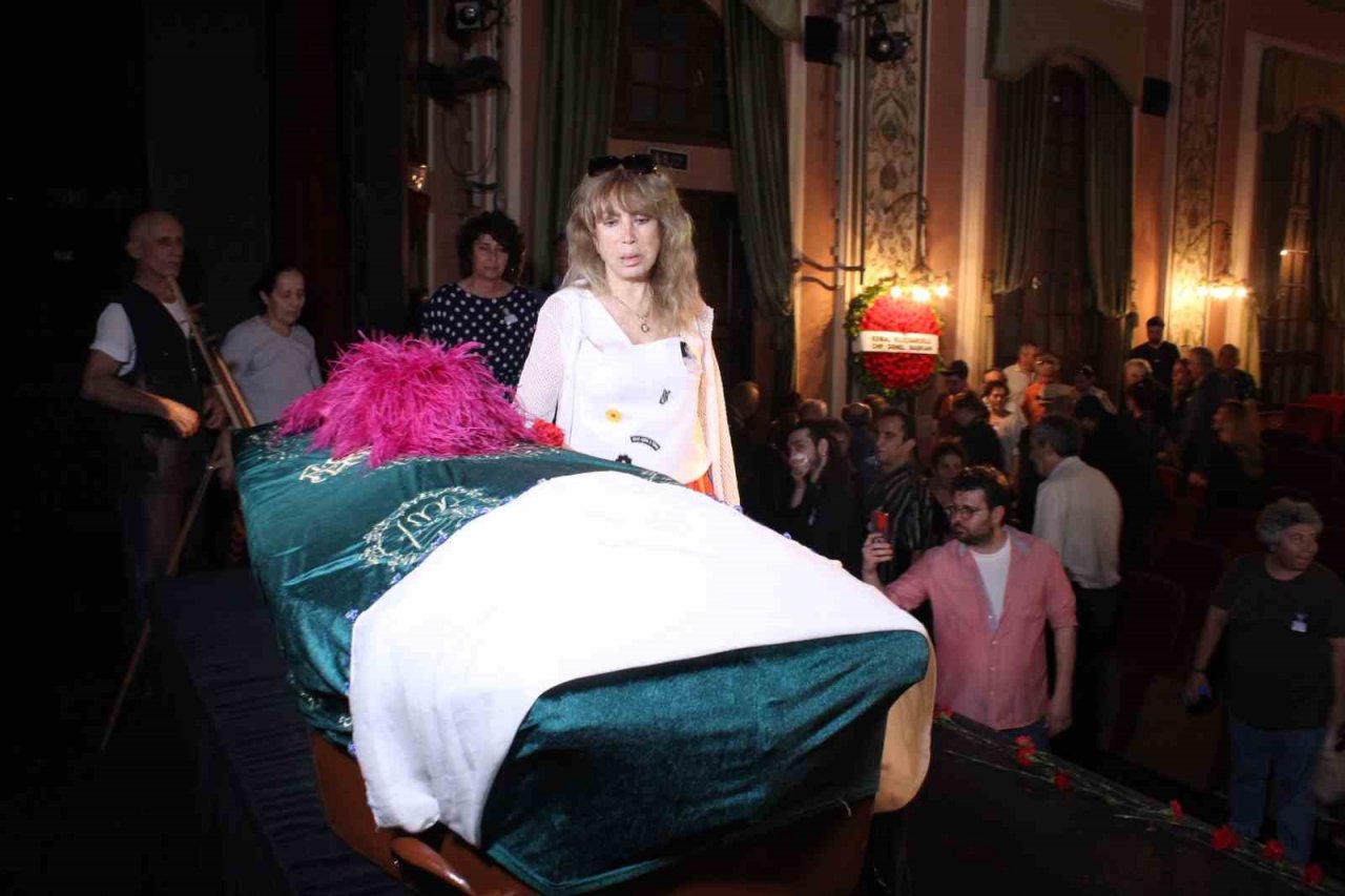 Kanto kraliçesine anma töreni