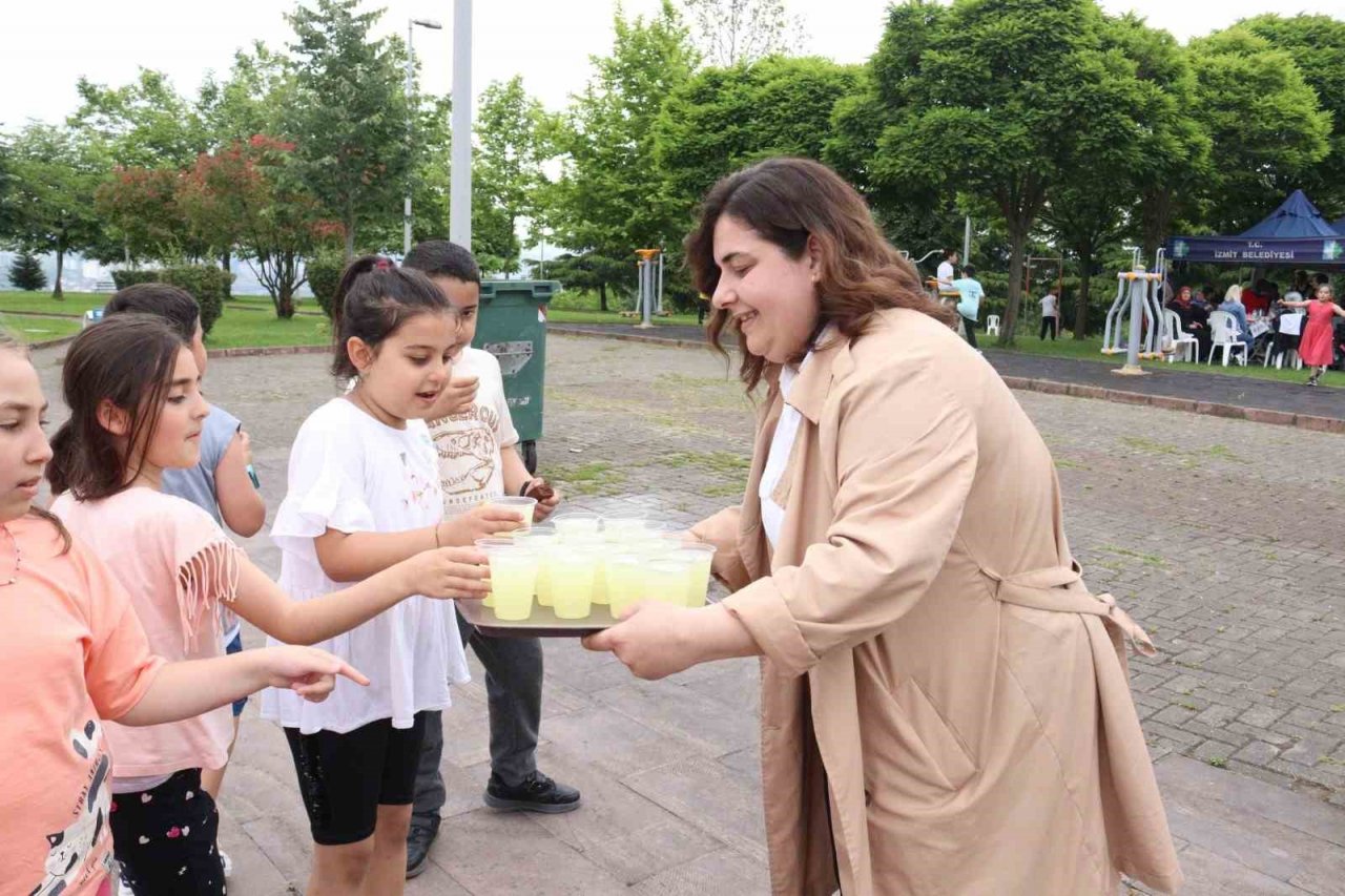 Miniklere limonata ve kek ikram edildi