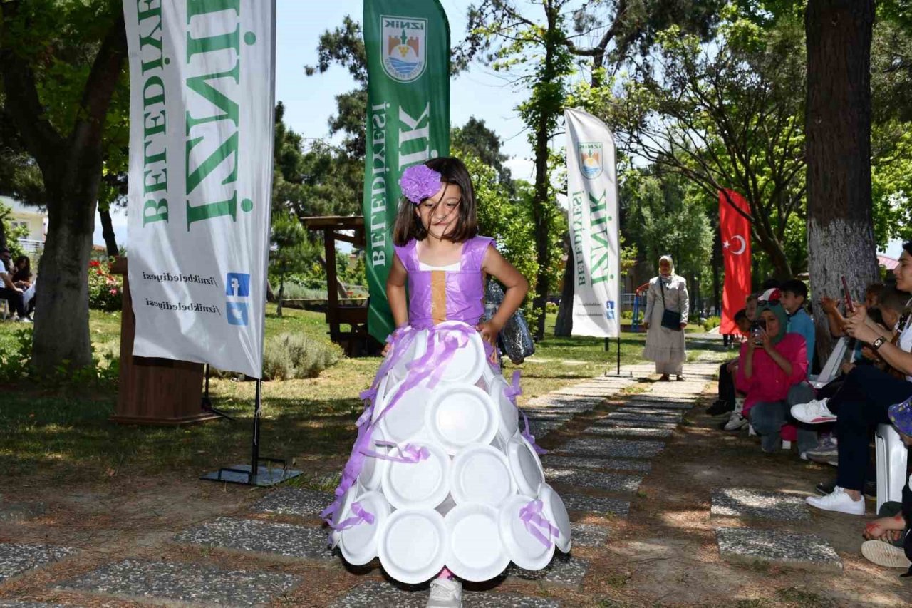 İznik’te geri dönüşüm defilesi