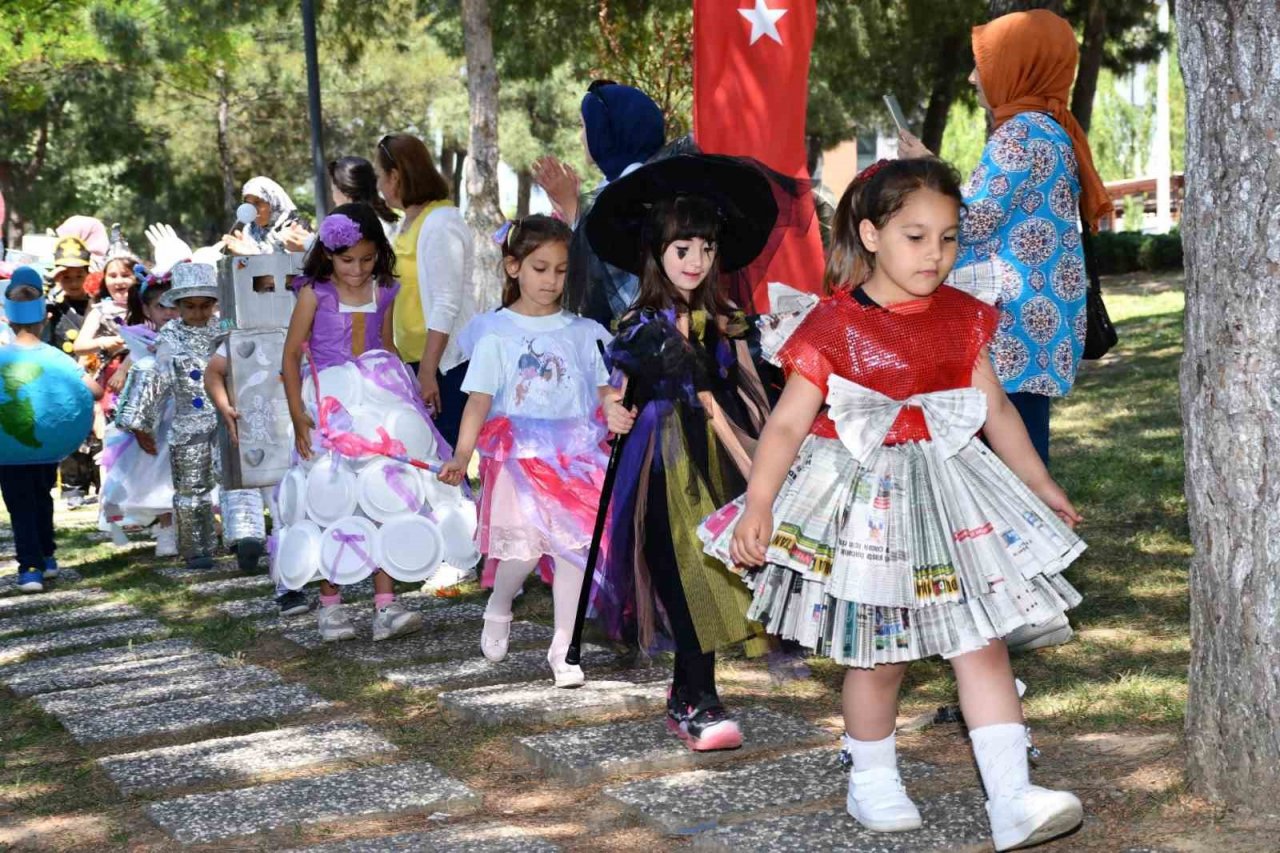 İznik’te geri dönüşüm defilesi