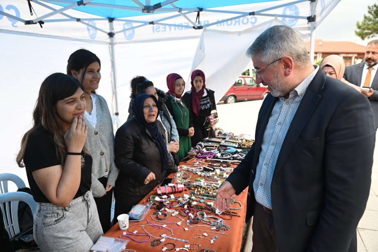 Kadın kültür merkezi kursiyerleri stant açtı