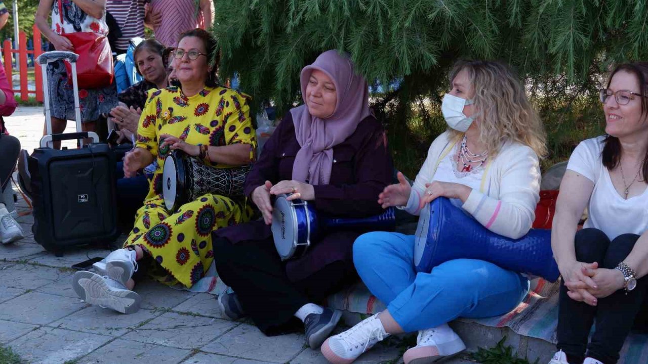 Kadınların kurduğu darbuka ritim grubu ilgi görüyor