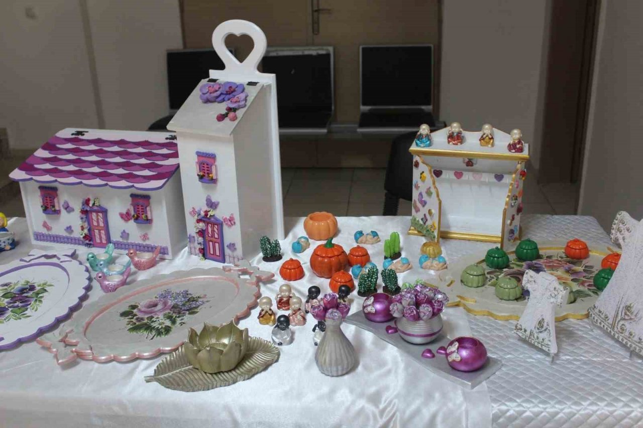 Kahta’da yıl sonu sergisine yoğun ilgi