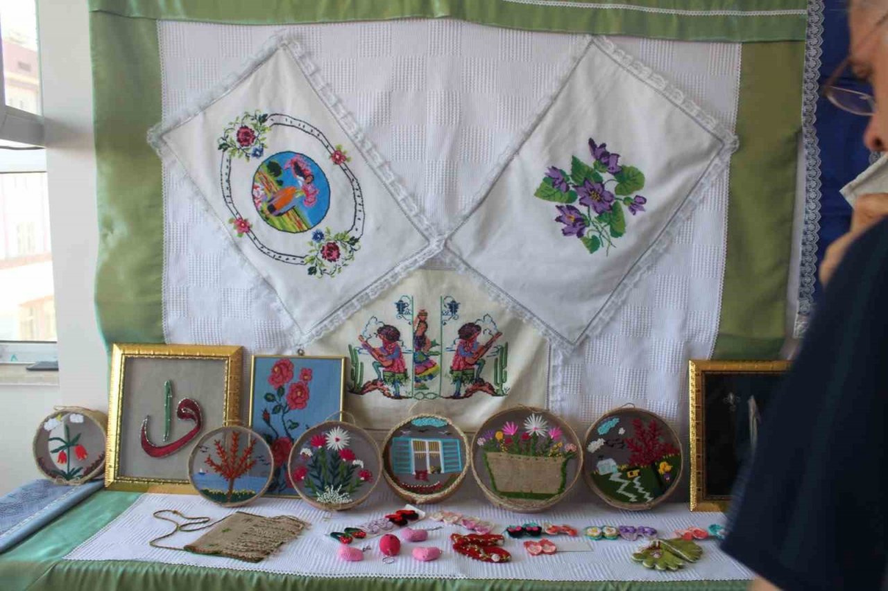 Kahta’da yıl sonu sergisine yoğun ilgi