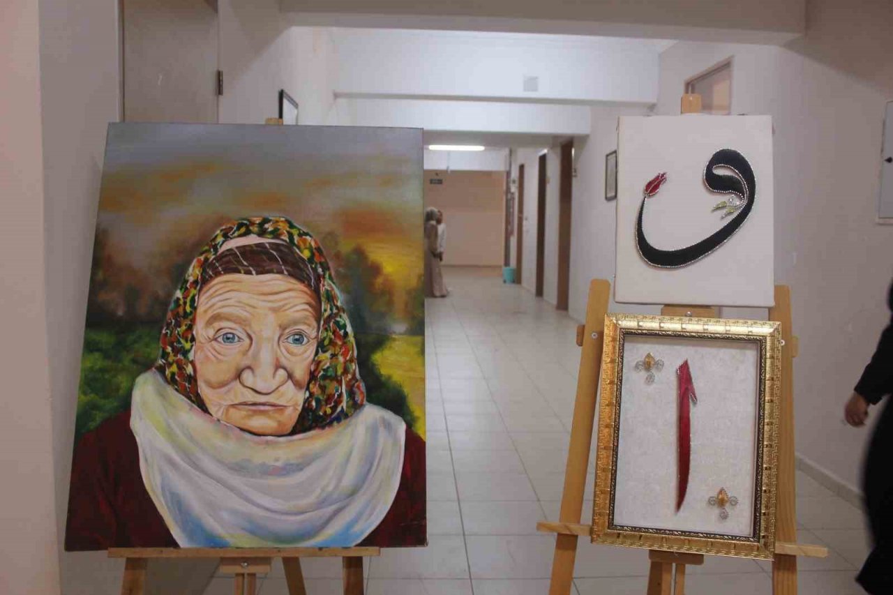 Kahta’da yıl sonu sergisine yoğun ilgi