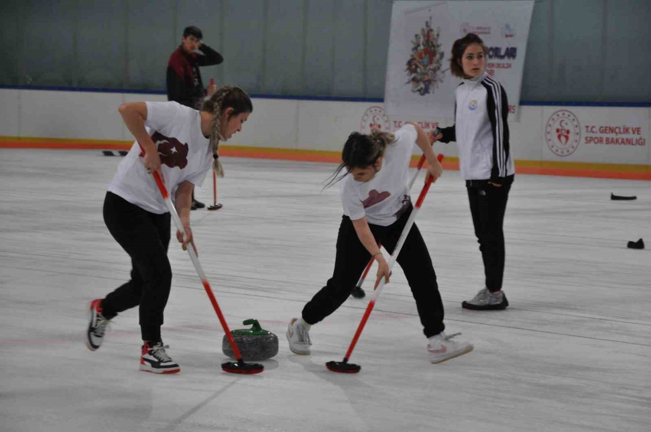 Kars’ta Curling Şampiyonası sona erdi