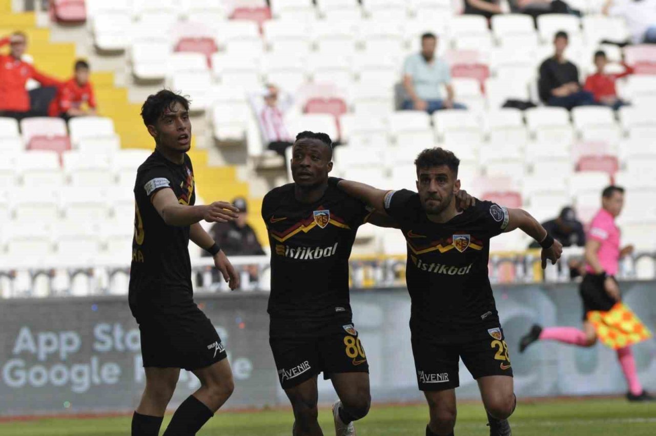 Kayserispor’da 10 futbolcunun sözleşmesi bitti