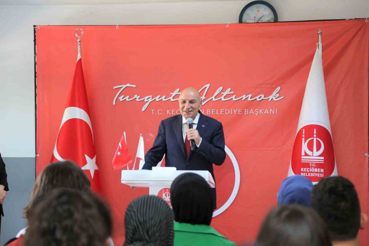 Başkan Altınok YKS öğrencileriyle pasta kesti