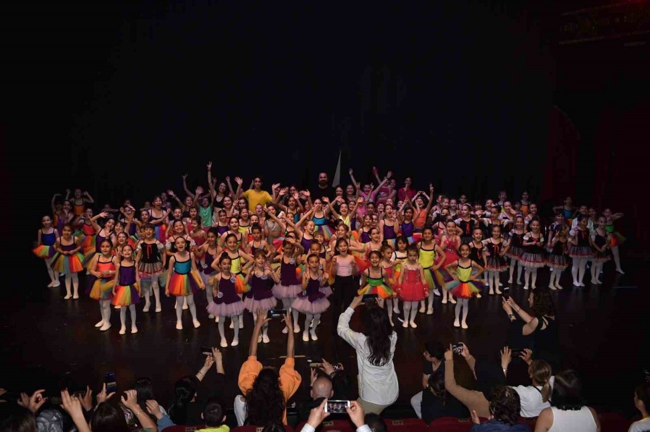 Kursiyerlerin yıl sonu gösterisine yoğun ilgi