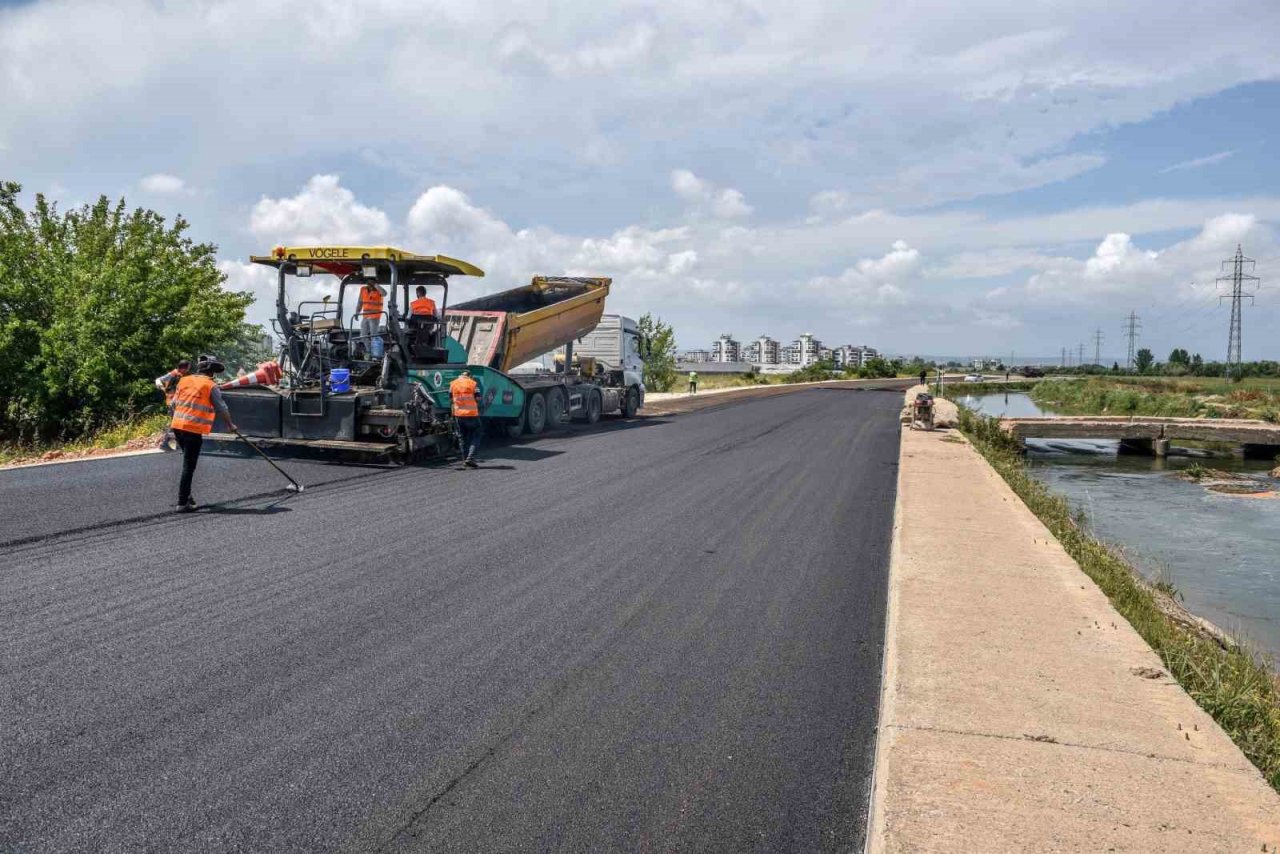 Göksu’ya 8 bin 500 ton asfalt hizmeti
