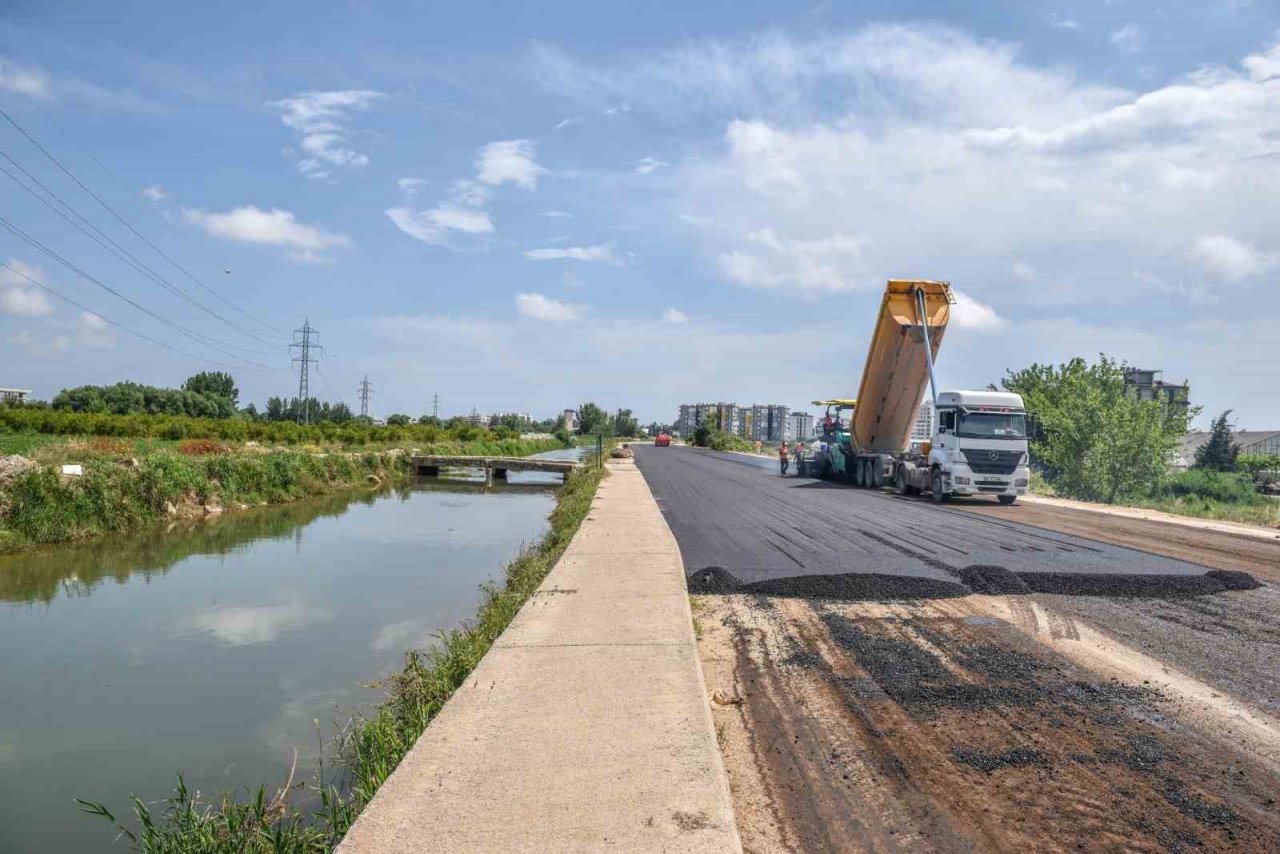 Göksu’ya 8 bin 500 ton asfalt hizmeti