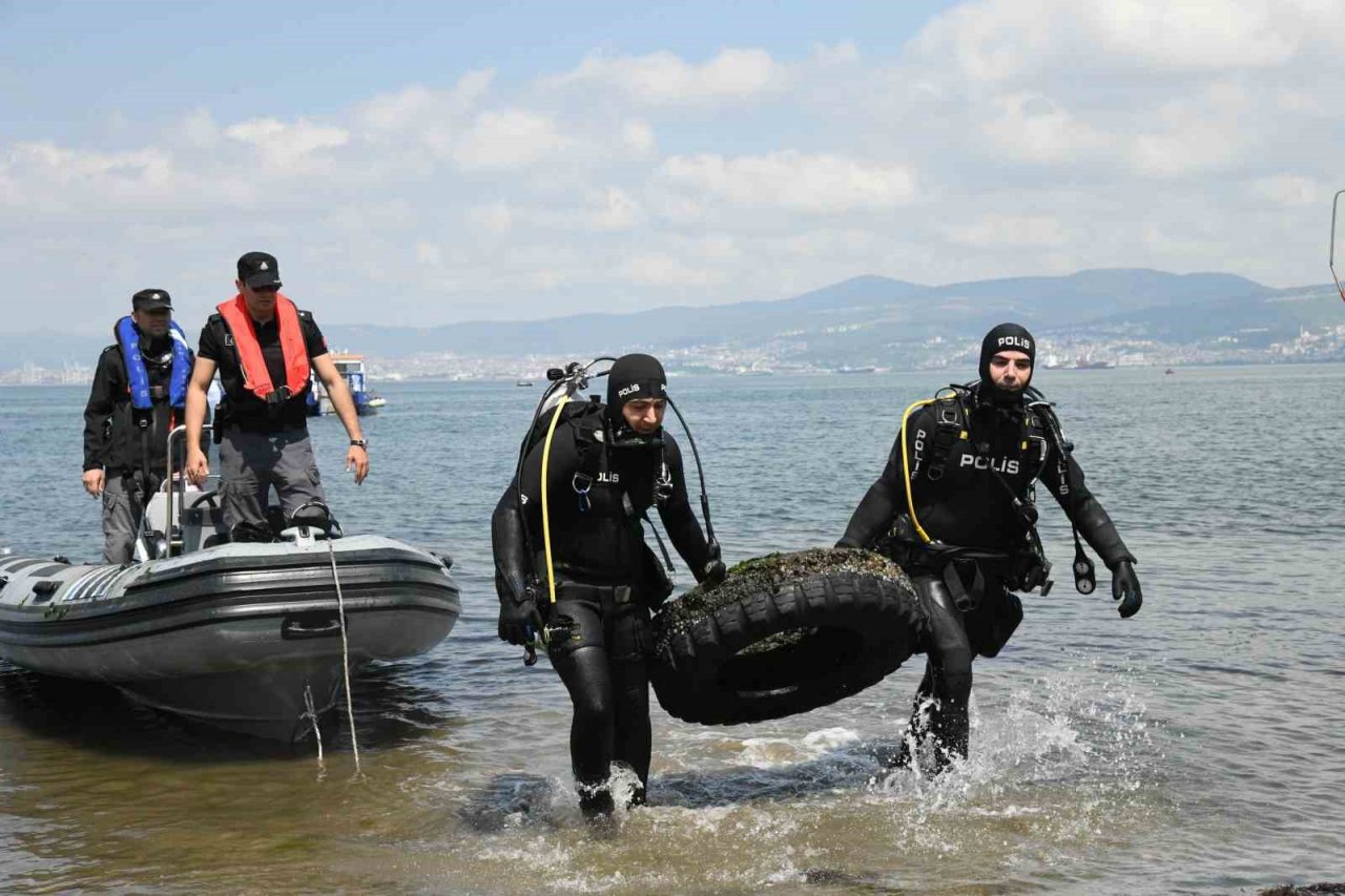1,8 ton atık toplandı, denizden çıkanlar "pes" dedirtti