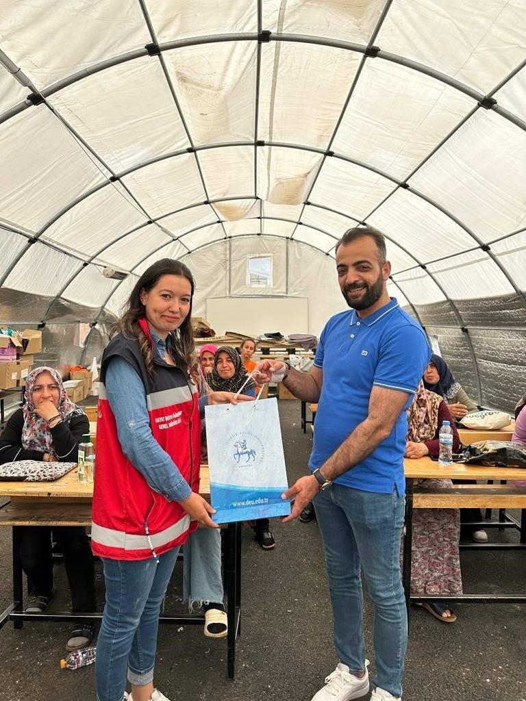 Depremzede kadınların yaptıkları ürünler, gelire dönüşüyor