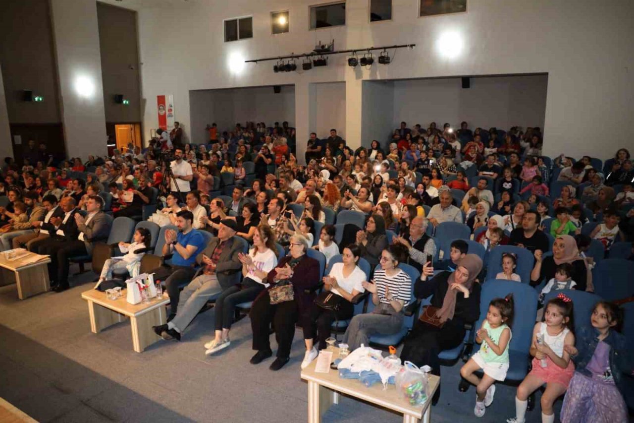 Çocuk Korosu’nun konseri beğeni topladı