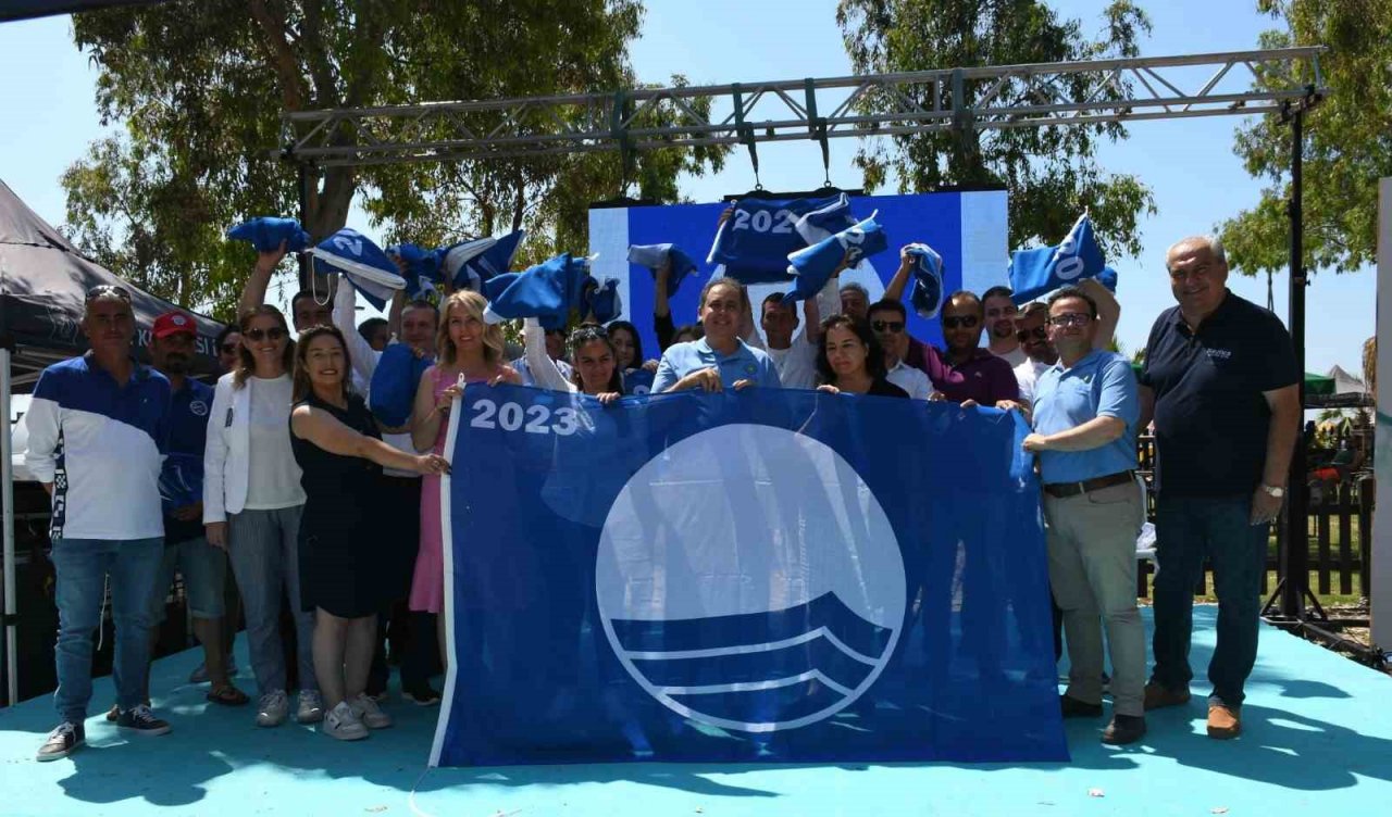 Kuşadası’nda Mavi Bayraklar dalgalanmaya başladı