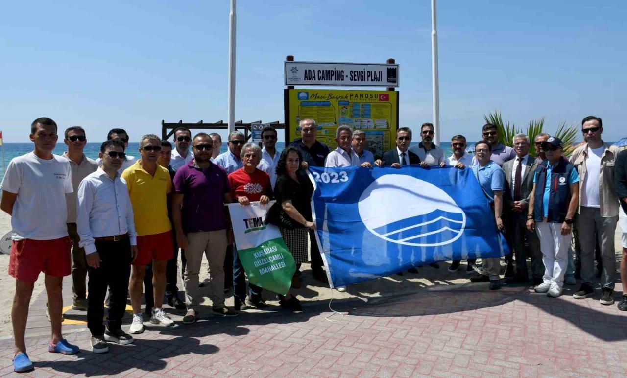 Kuşadası’nda Mavi Bayraklar dalgalanmaya başladı