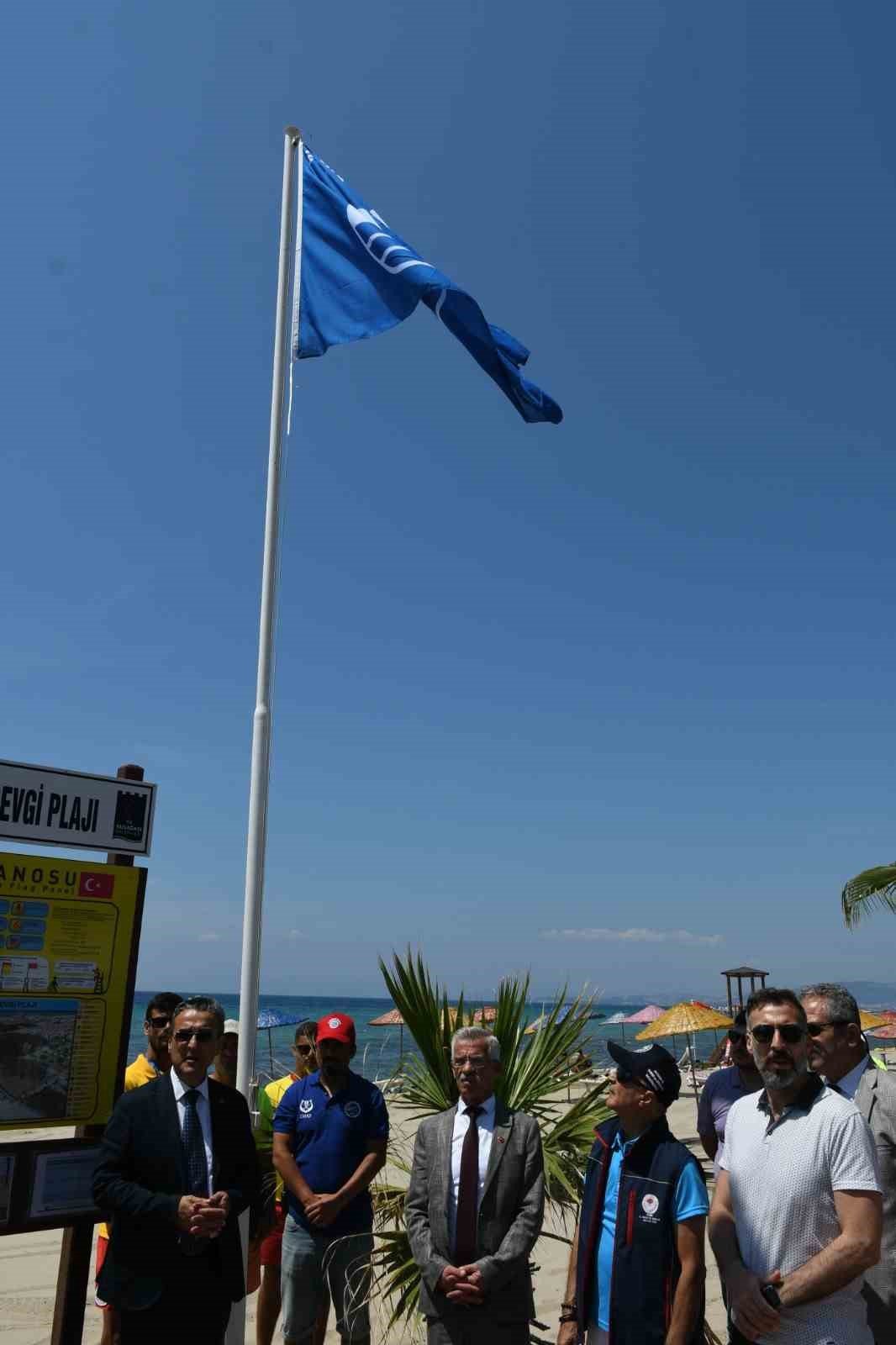 Kuşadası’nda Mavi Bayraklar dalgalanmaya başladı