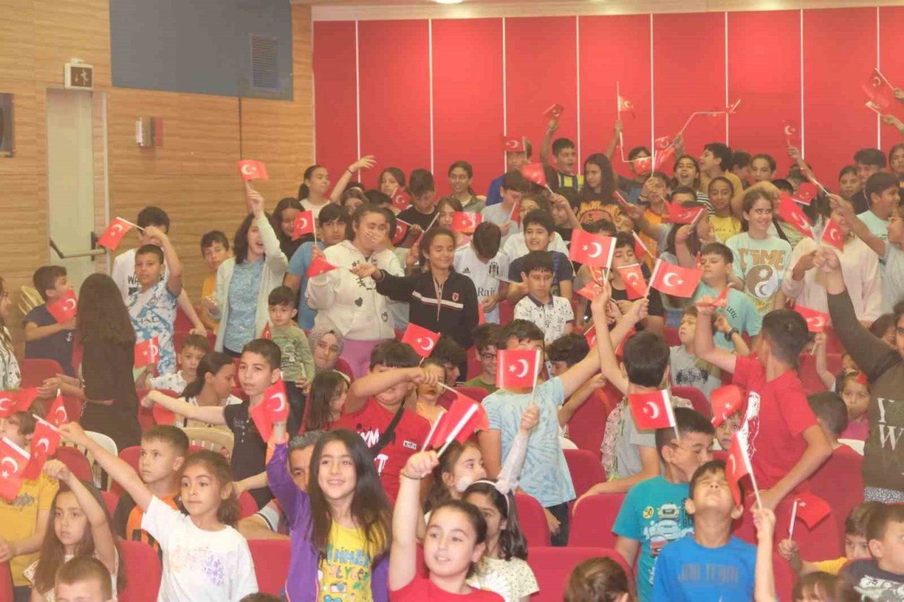 Kuyucaklı çocuklar doyasıya eğlendi