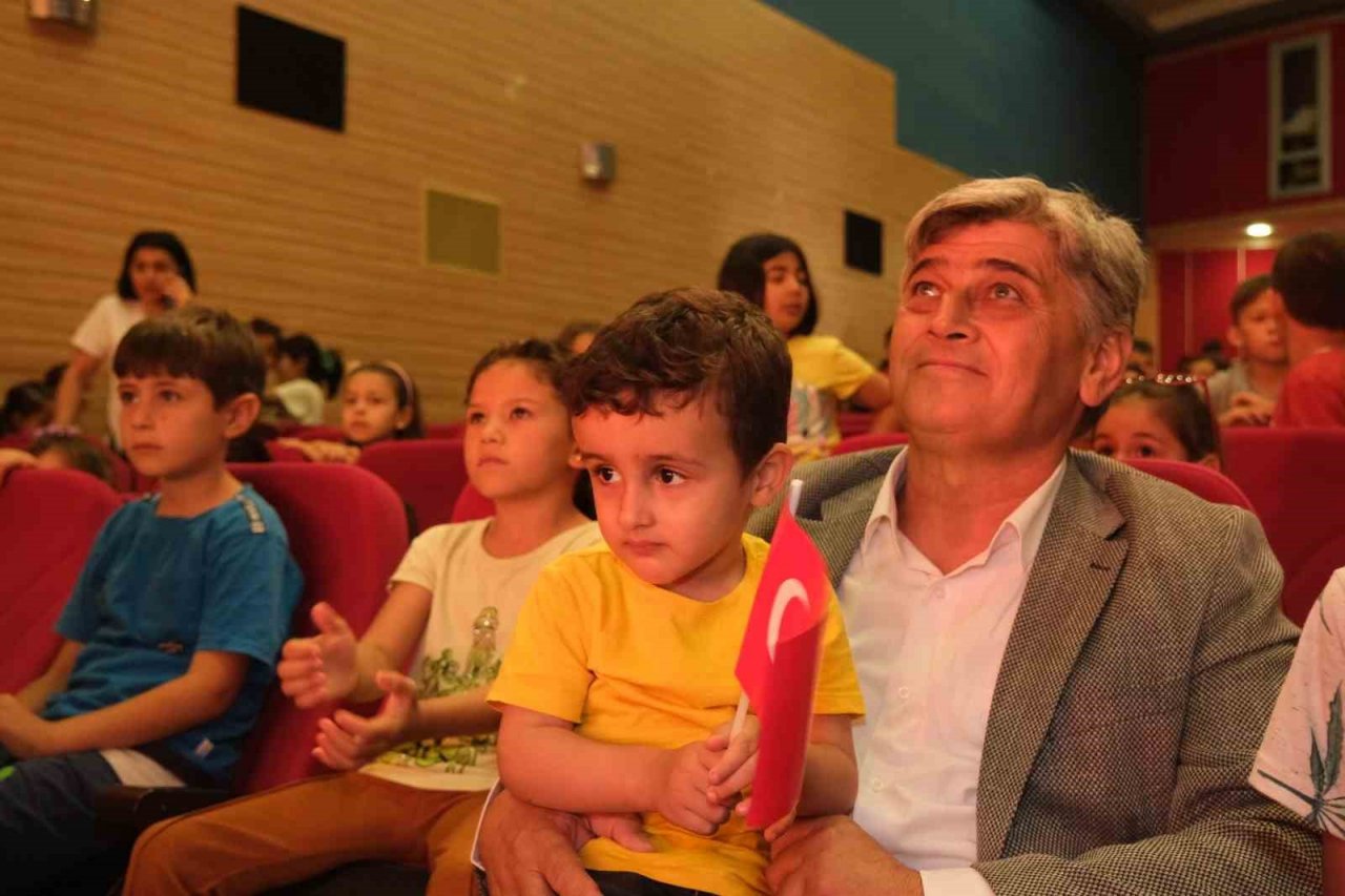 Kuyucaklı çocuklar doyasıya eğlendi