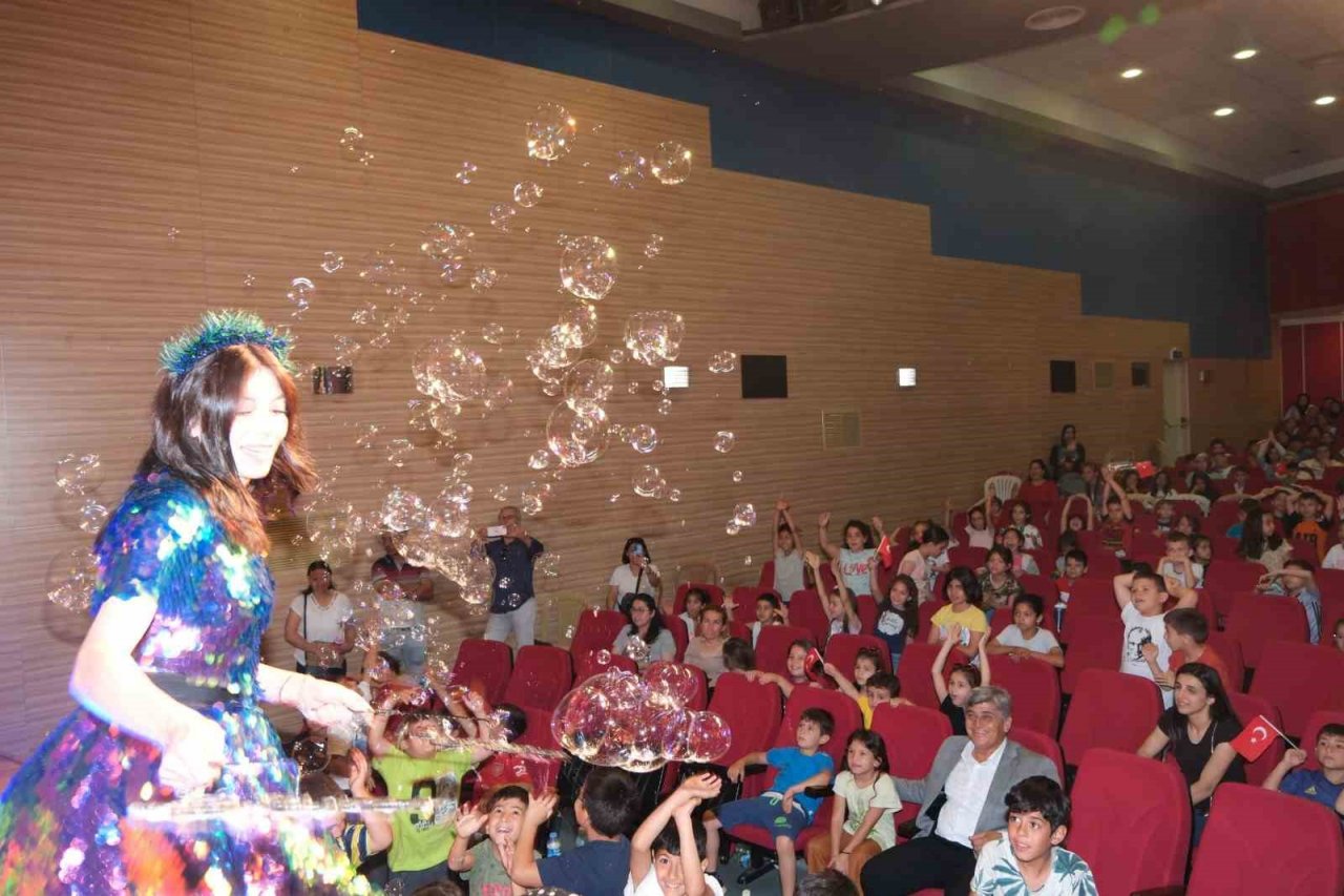 Kuyucaklı çocuklar doyasıya eğlendi