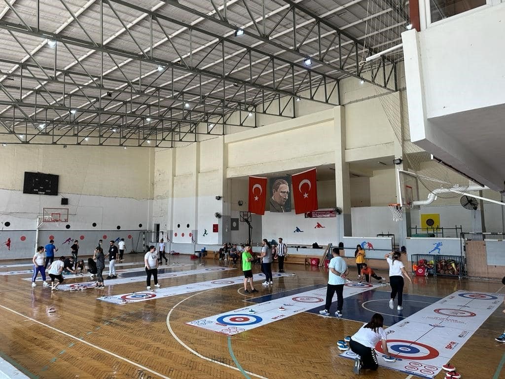 Salihli’de çocuklar ve gençler, Floor Curling ile tanışacak