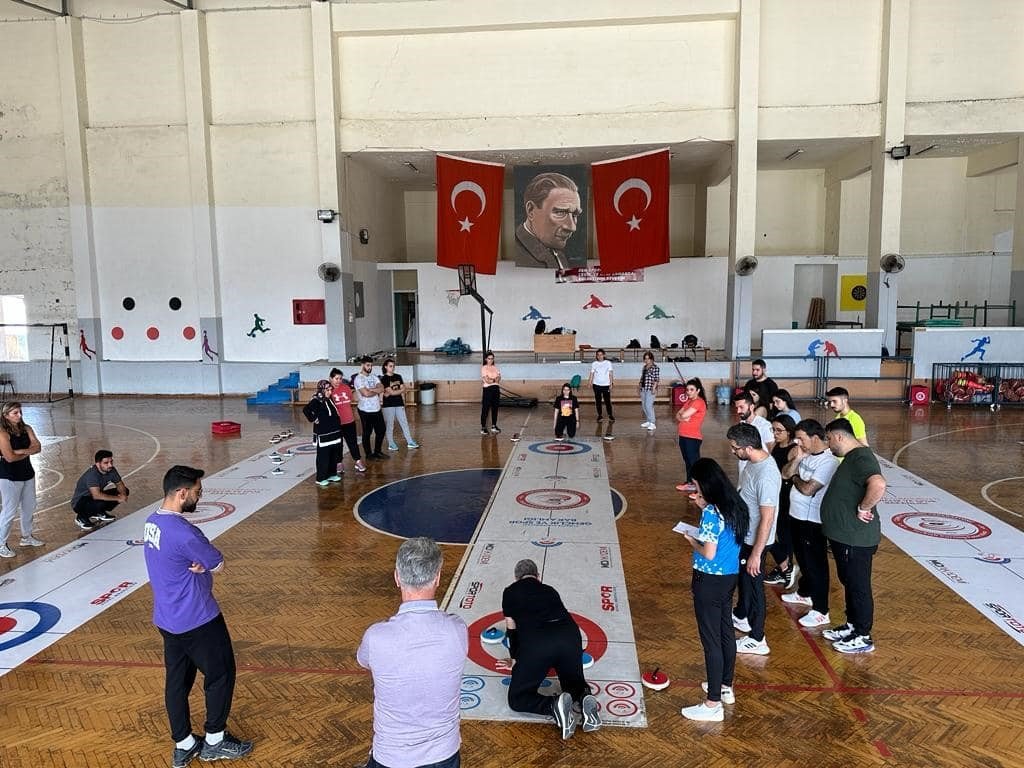 Salihli’de çocuklar ve gençler, Floor Curling ile tanışacak