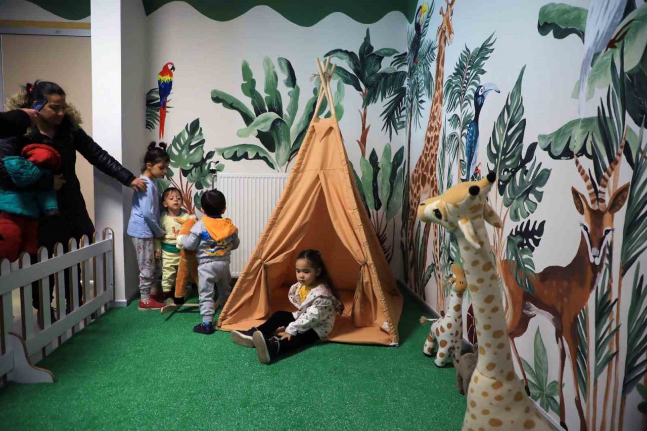 Oyuncak kütüphanesi miniklerin ilgi odağı