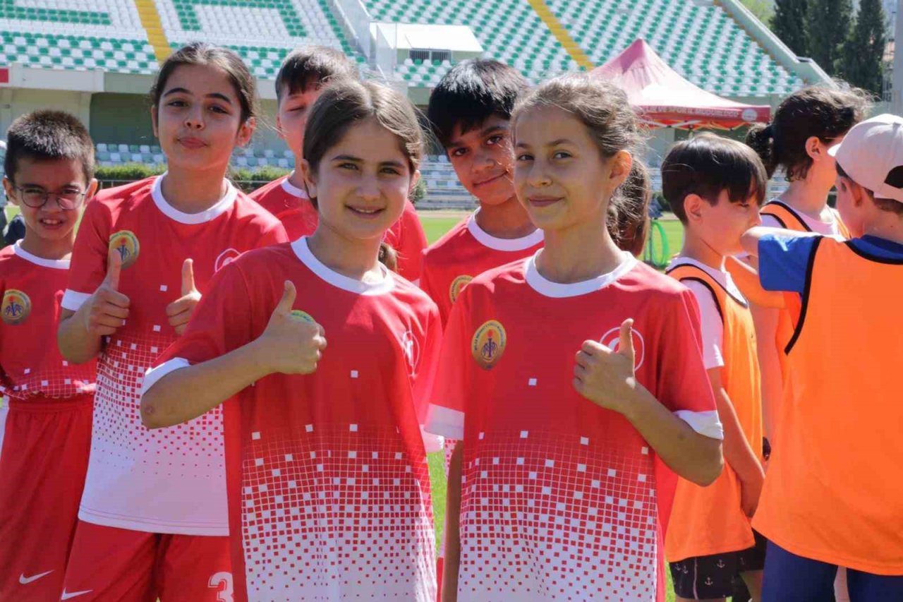 Muğla’da Geleneksel Çocuk Oyunları Şenliği düzenlendi