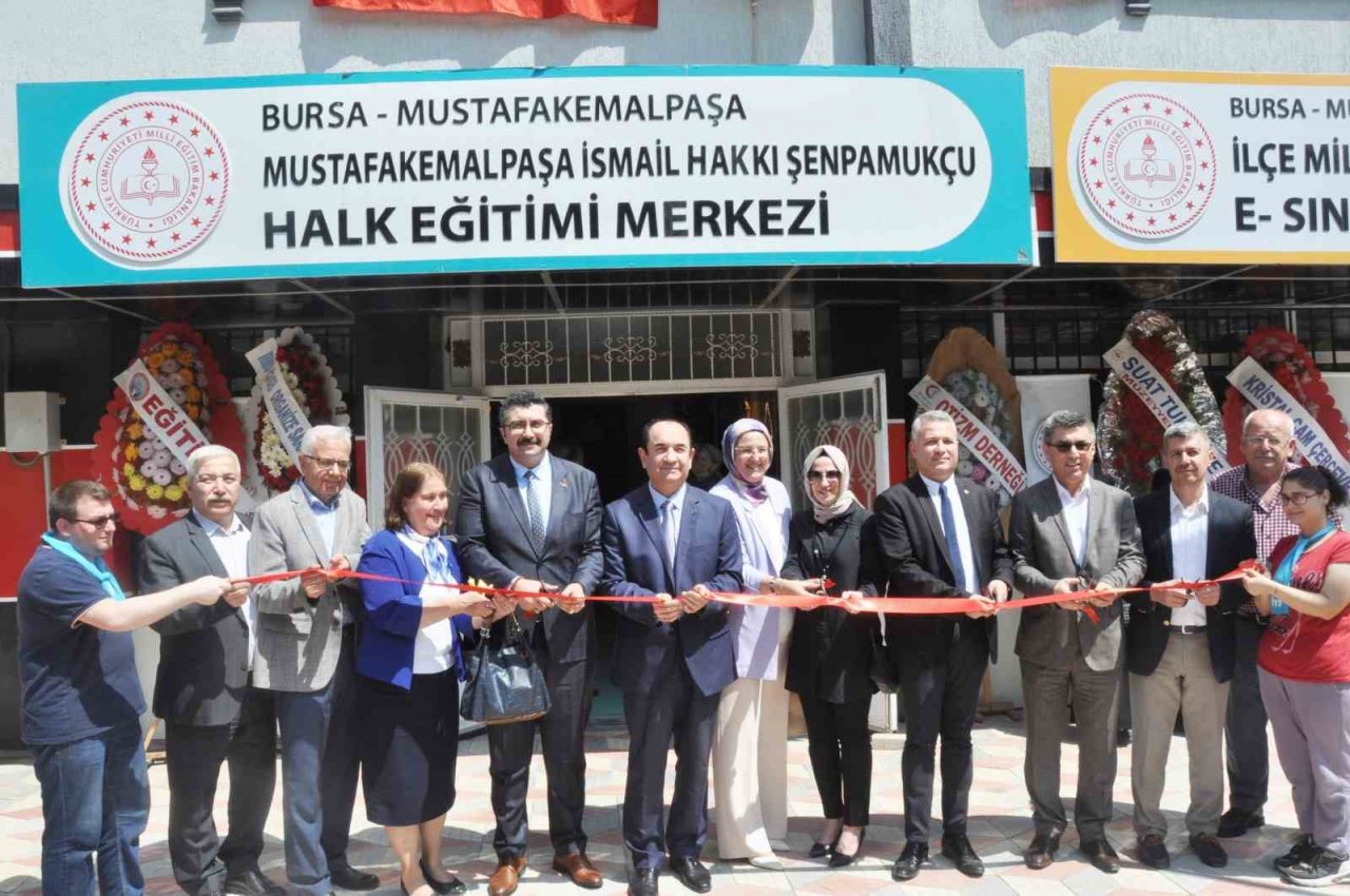 Mustafakemalpaşa Halk Eğitim’den 12 bin kursiyere eğitim