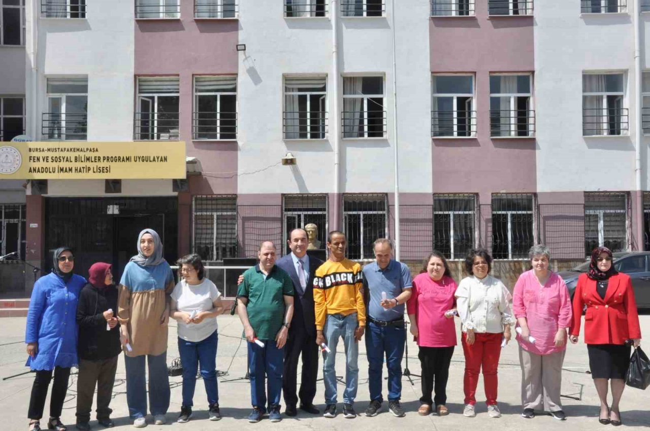 Mustafakemalpaşa Halk Eğitim’den 12 bin kursiyere eğitim