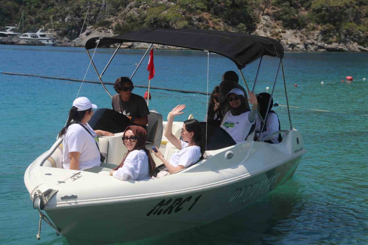 Ölüdeniz’de su altı ve koy temizliği yapıldı