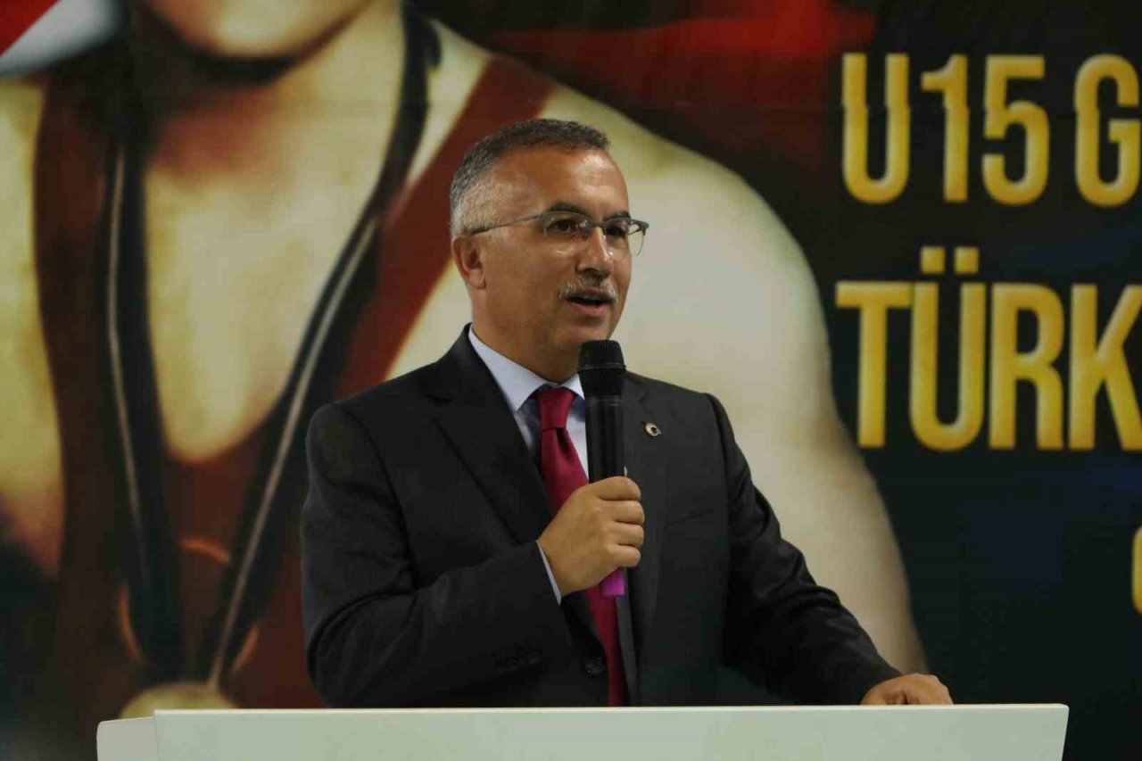 Mehmet Akif Pirim U15 Grekoromen Güreş Türkiye Şampiyonası’nda madalyalar dağıtıldı