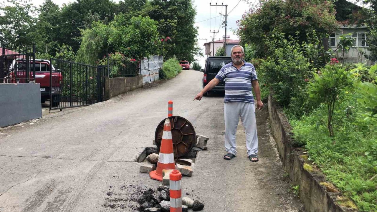 Yağışlar nedeniyle rögarlar tıkanınca evleri su bastı