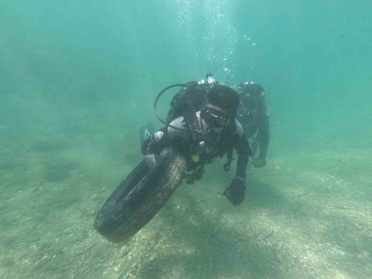Sahil Güvenlik ve öğrencilerden deniz temizliği