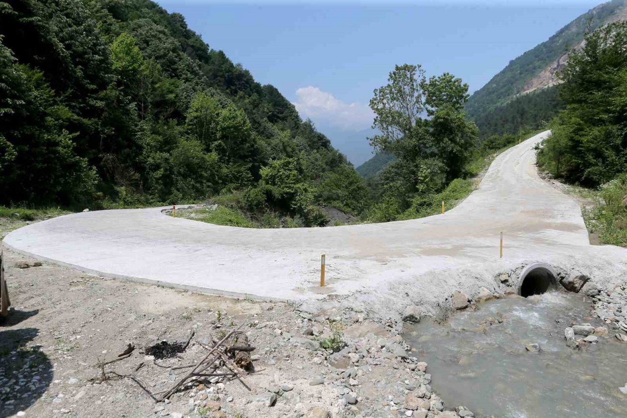 Geyve’nin kırsalına 14 kilometre yeni beton yol